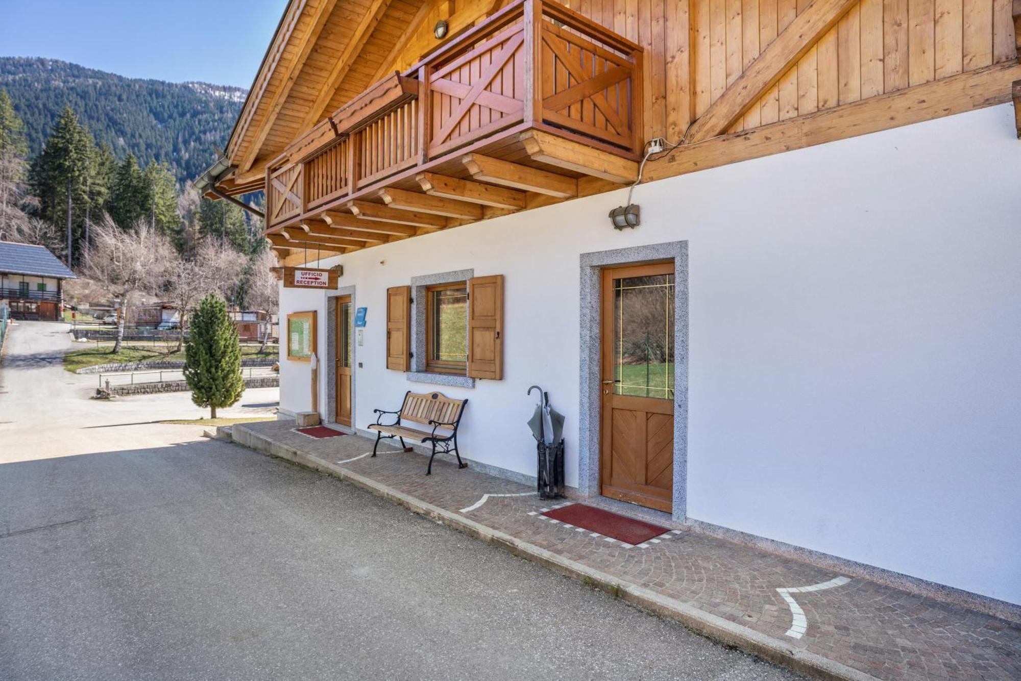 Chalet Camping Fae 3 Villa Madonna Exteriör bild